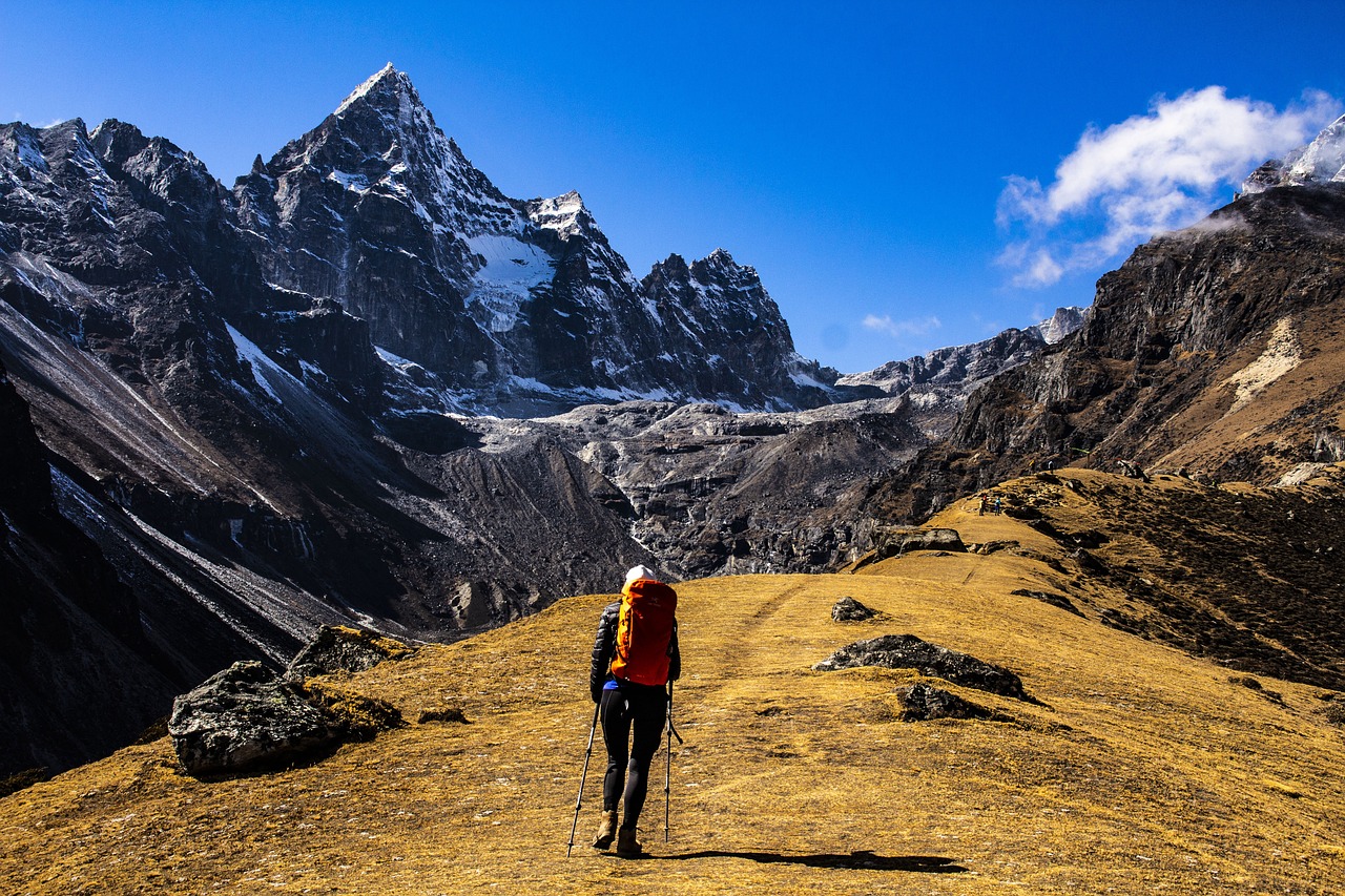 Guide and porter hirimg in Nepal: Ultimate guide