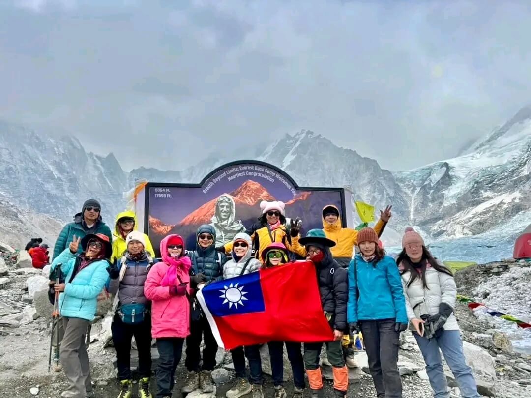 mount everest base camp trek cost